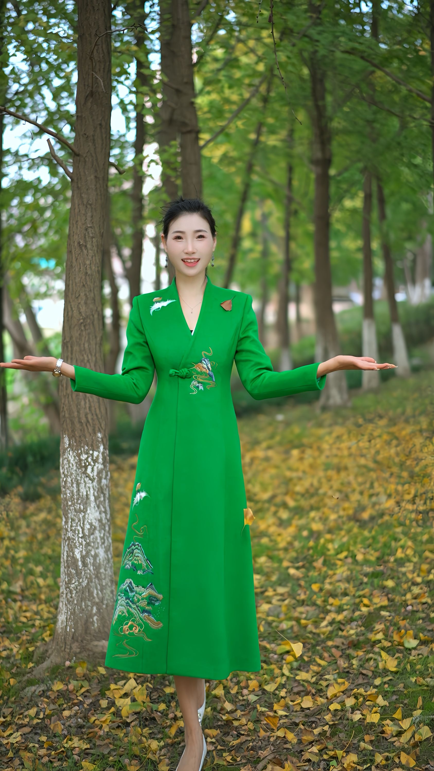 961-2025秋冬新款中式国风千里江山刺绣图大气显瘦风衣战袍2