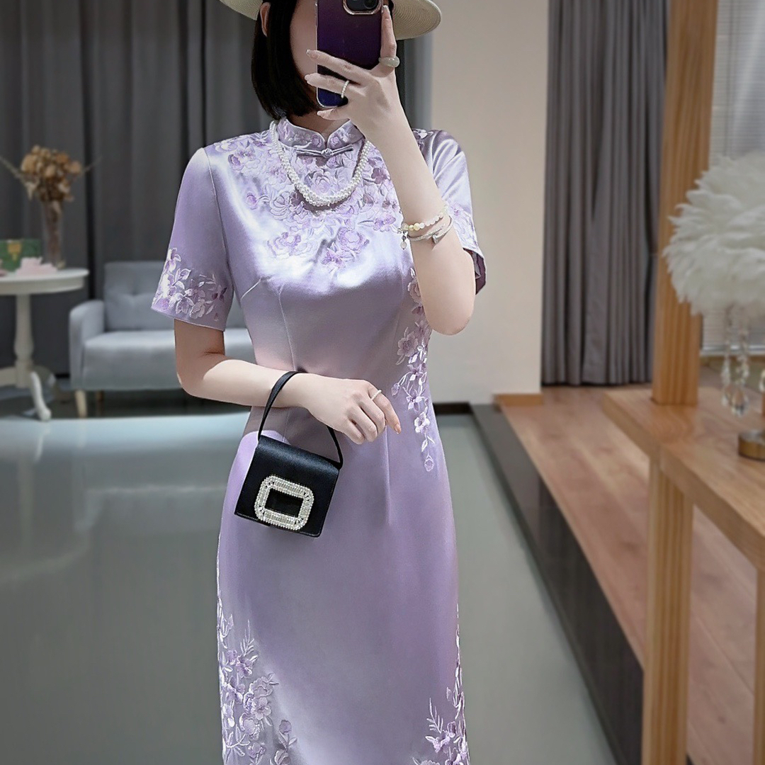 马姑娘专属-2392-新中式花朵刺绣旗袍轻奢醋酸短袖连衣裙