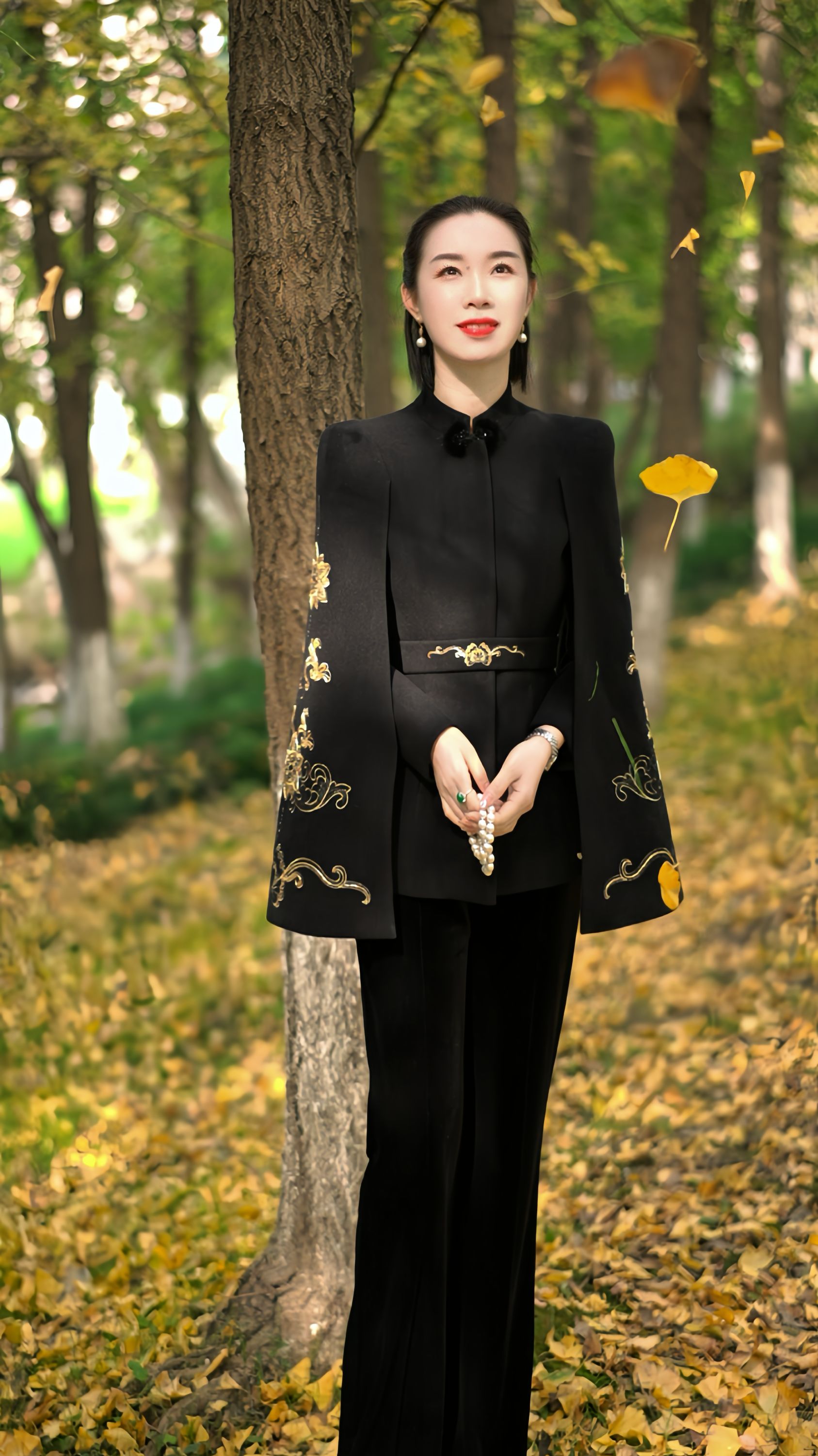 马姑娘专属-937白月光秋冬新高端重工订珠刺绣斗篷短款大衣女外套