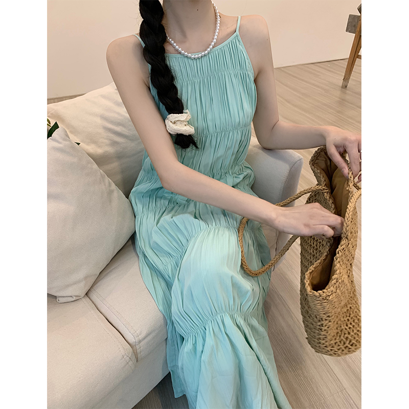薄荷曼波风褶皱小众设计吊带连衣裙女夏季茶歇法式A字背心裙