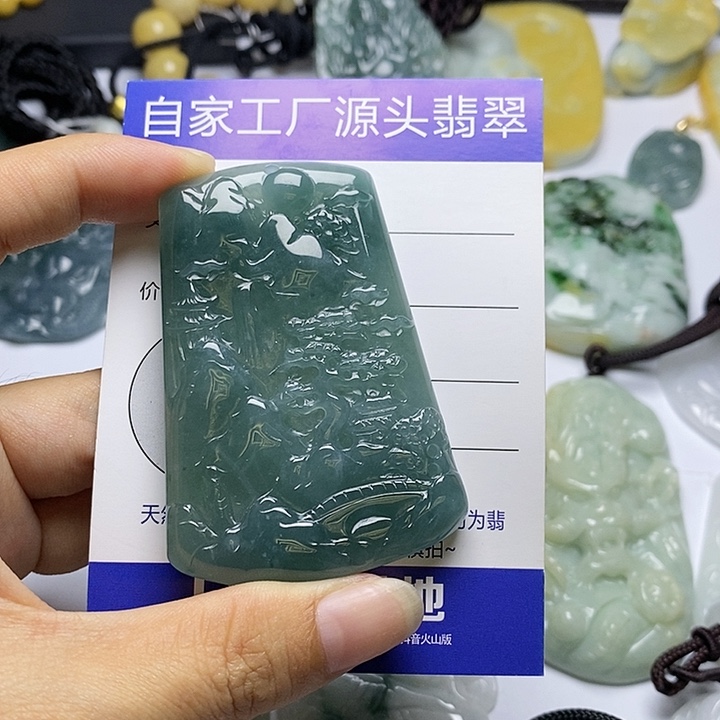 翡翠颈饰未镶嵌翡翠