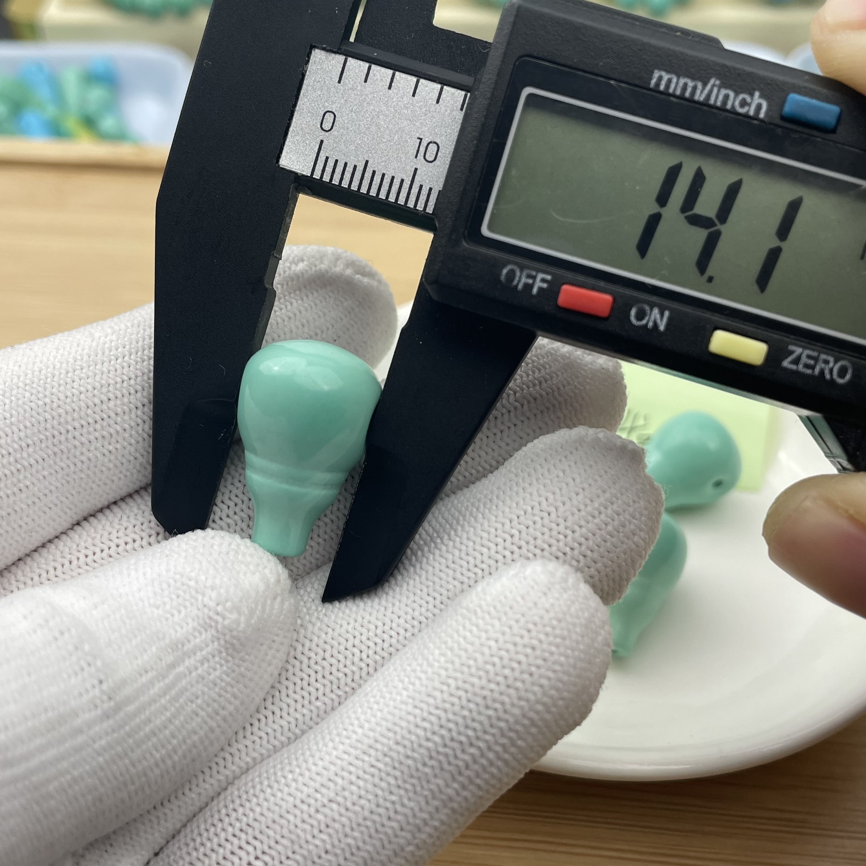 【人工处理】湖北竹山高瓷卡14mm+三通低价处理松石