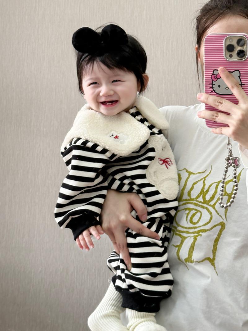 秋冬上新ins韩版婴儿可爱毛领条纹小熊加绒连体衣男女宝宝加厚