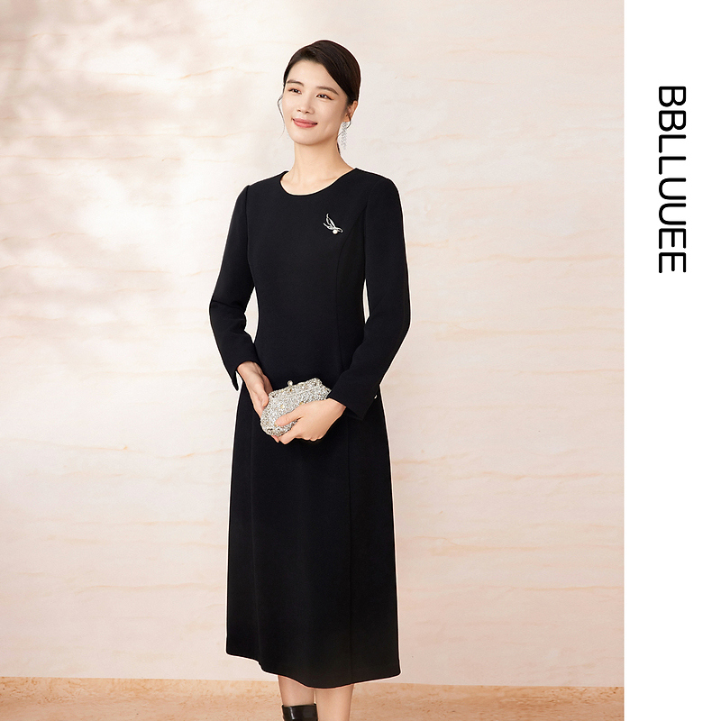 【经典小黑裙】BBLLUUEE/粉蓝衣橱2025春装新款气质A字长款连衣裙