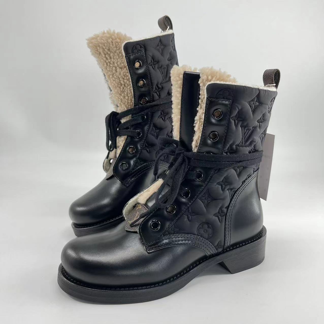 LouisVuitton/路易威登zz女士加绒黑色老花中筒马丁靴全新正品