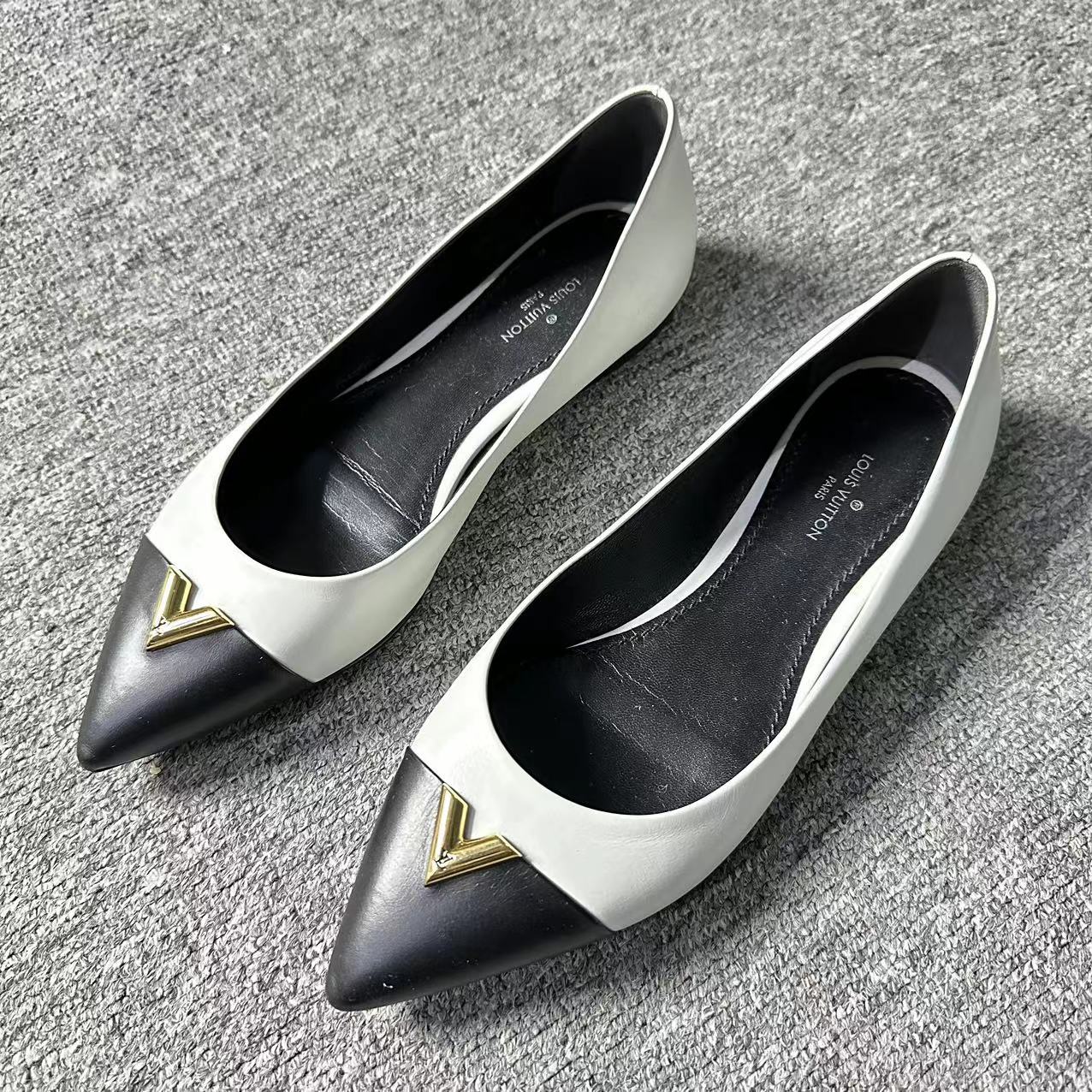 99新 LouisVuitton/路易威登 仔仔/黑白尖头单鞋 35.5码 xxs240