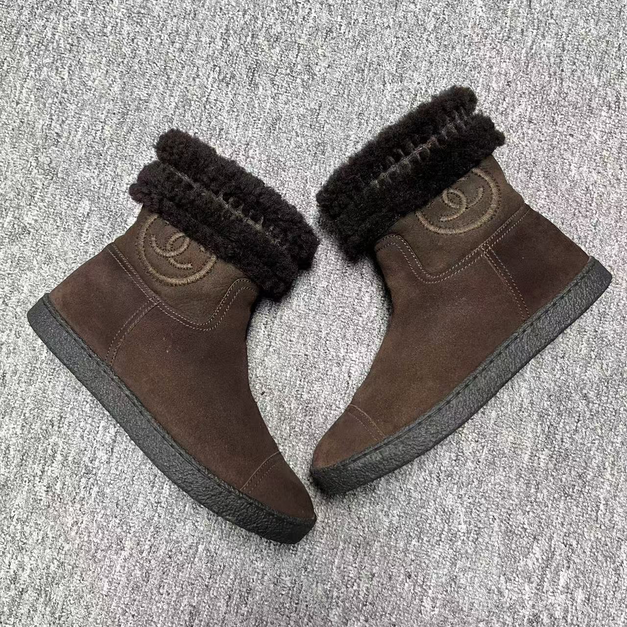 99新 Chanel/香奈儿 36码/仔仔女鞋 咖色双C款毛毛秋冬短靴 1116 