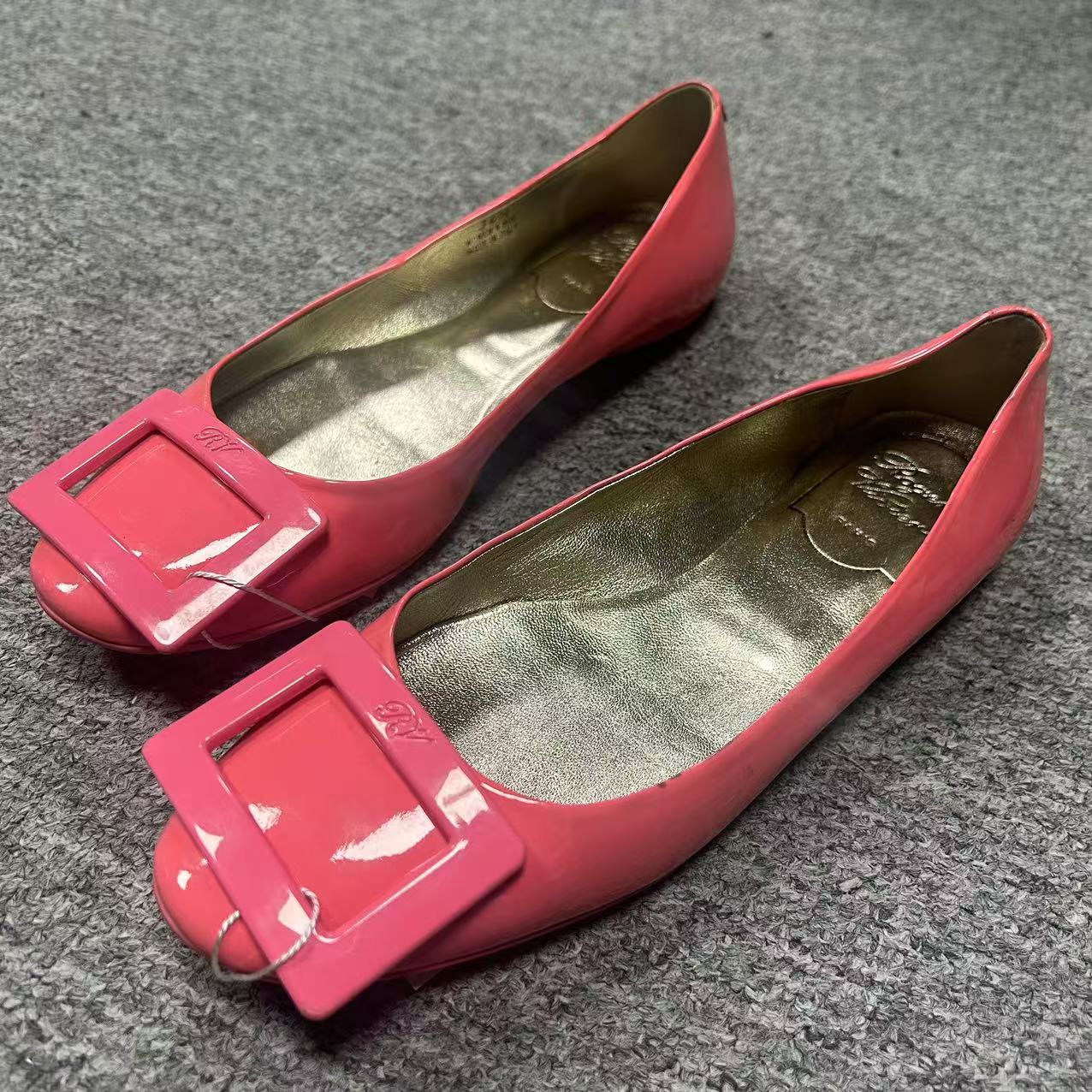 95新 Roger Vivier/罗杰·维威耶 34.5码/粉色方扣平底单鞋wsp116 