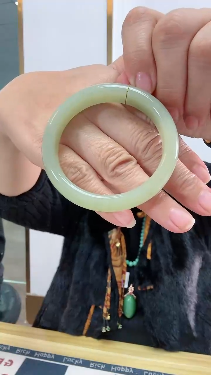 【闪购商品】和田玉53手镯未镶嵌22