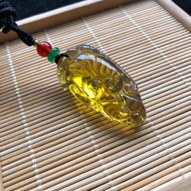 天然原矿缅甸琥珀柳青吊坠