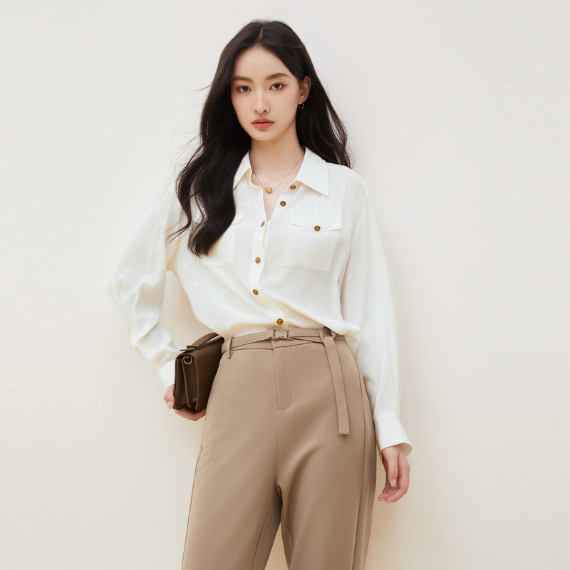 XG雪歌浅米色桑蚕丝长袖衬衫秋季新款翻领设计通勤休闲上衣女