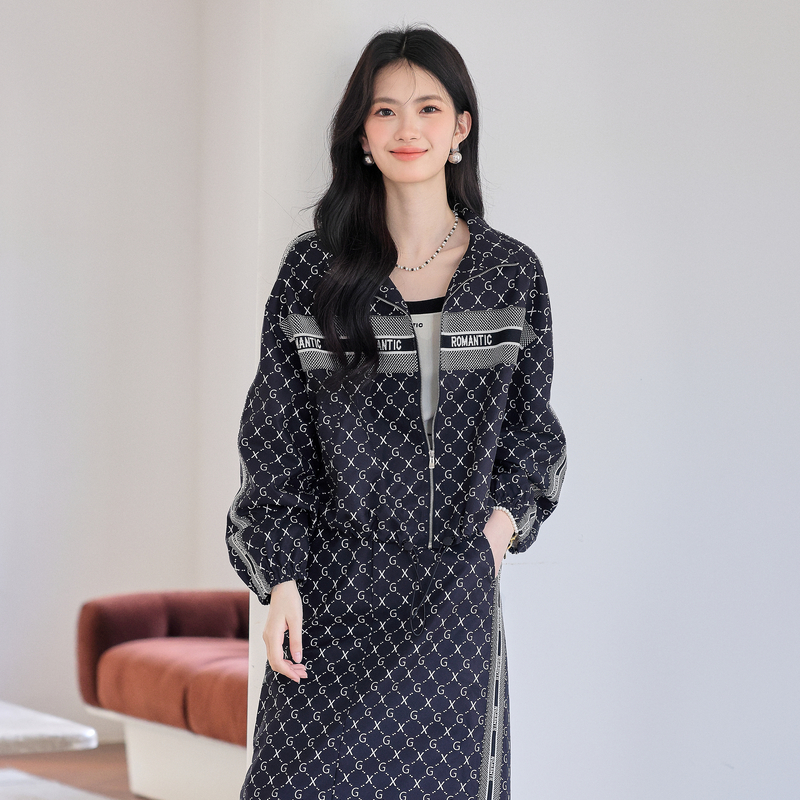 XG雪歌创意织带拼接长袖短外套春季新款花版宽松翻领夹克女装