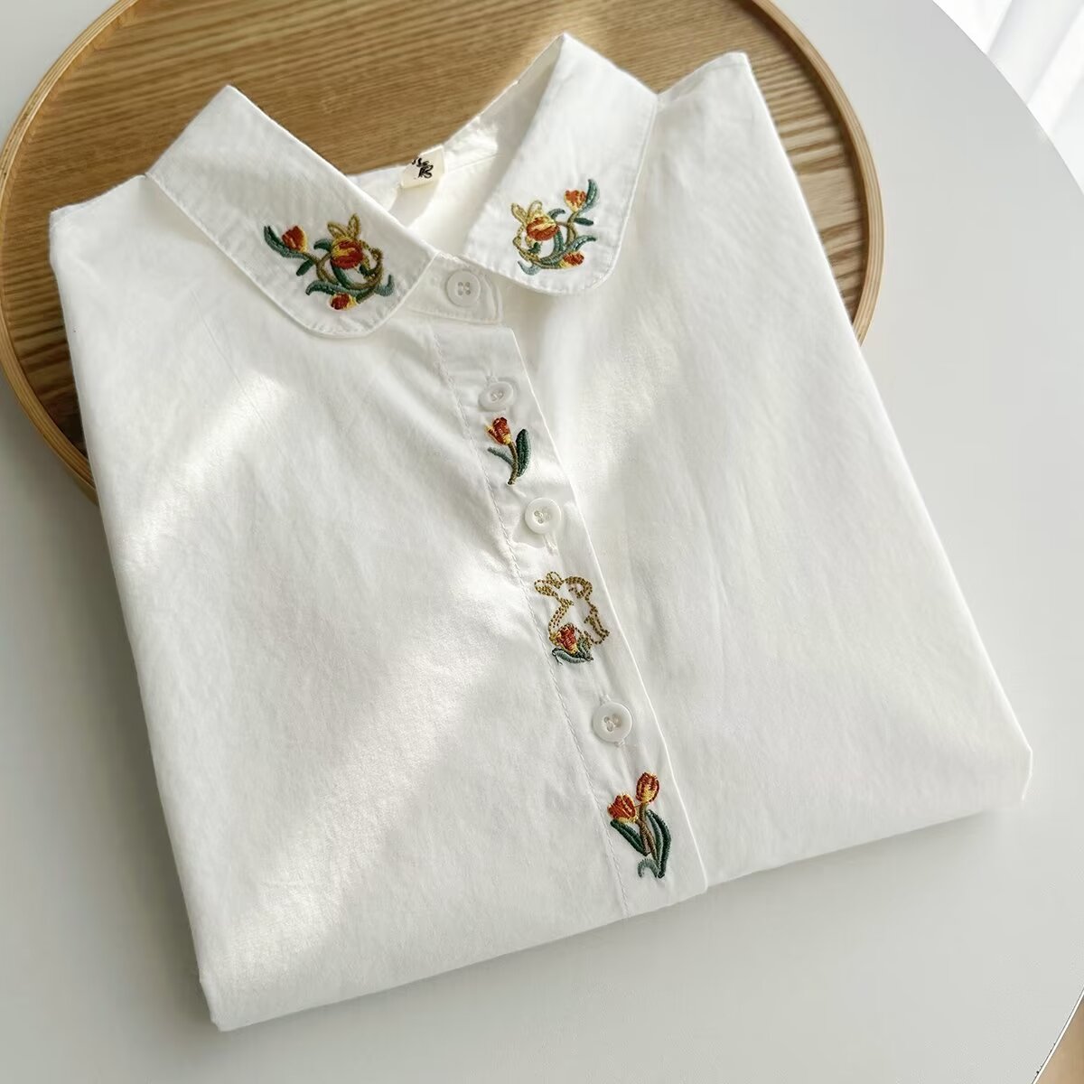 春装新款显瘦衬衣小清新刺绣打底白衬衫女长袖休闲百搭文艺