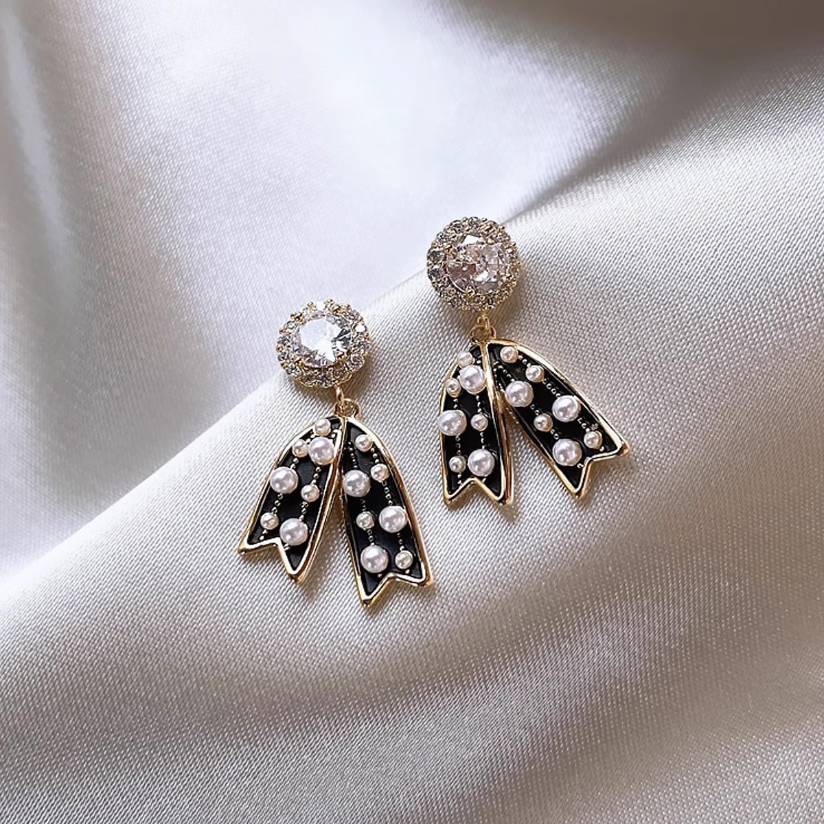 BAZAAR 合金合成锆石耳饰 气质轻奢时尚百搭黑色设计感个性小香风