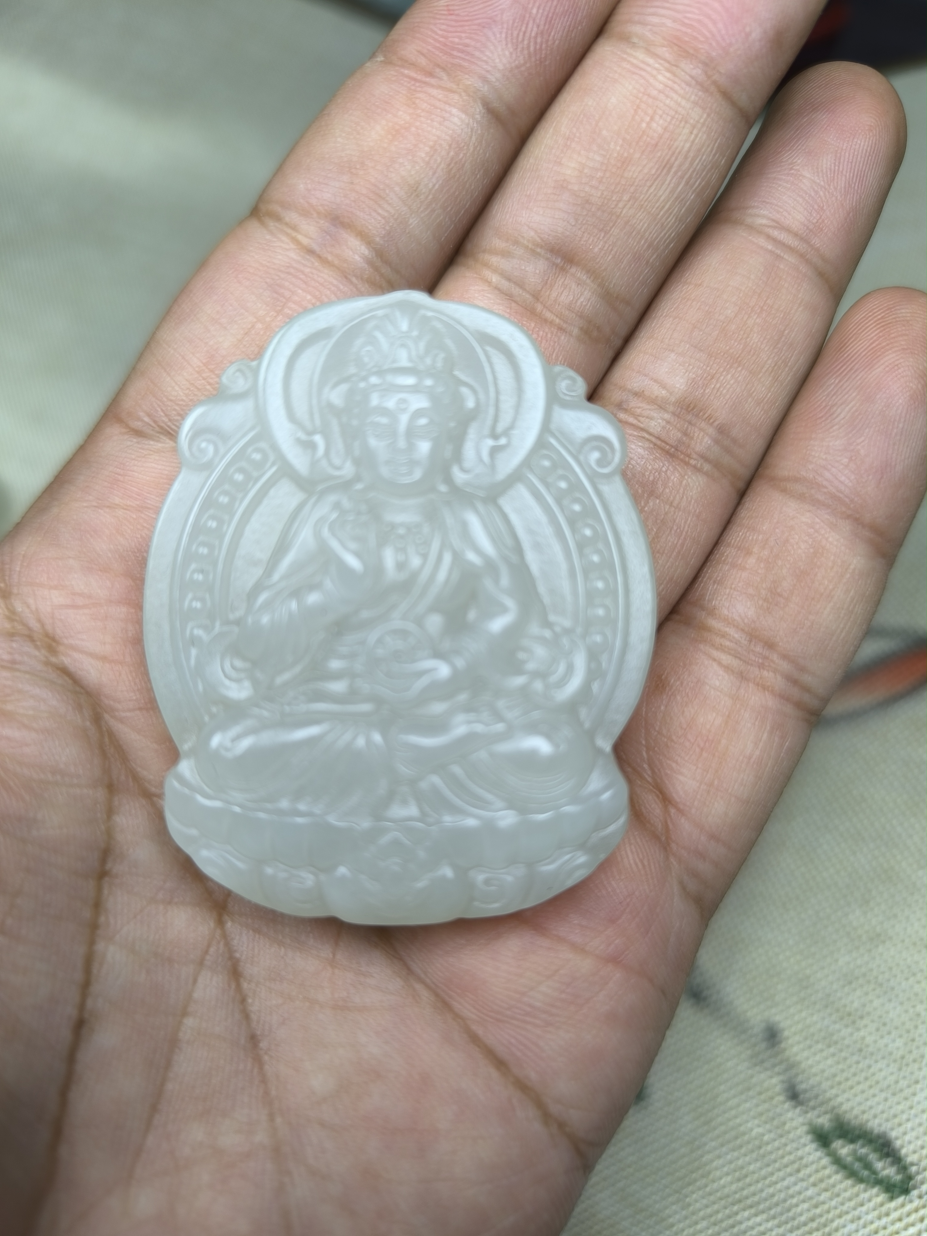 新疆和田玉青海野牛沟手镯心雕刻法轮和田玉山水观音玉雕牌子挂件