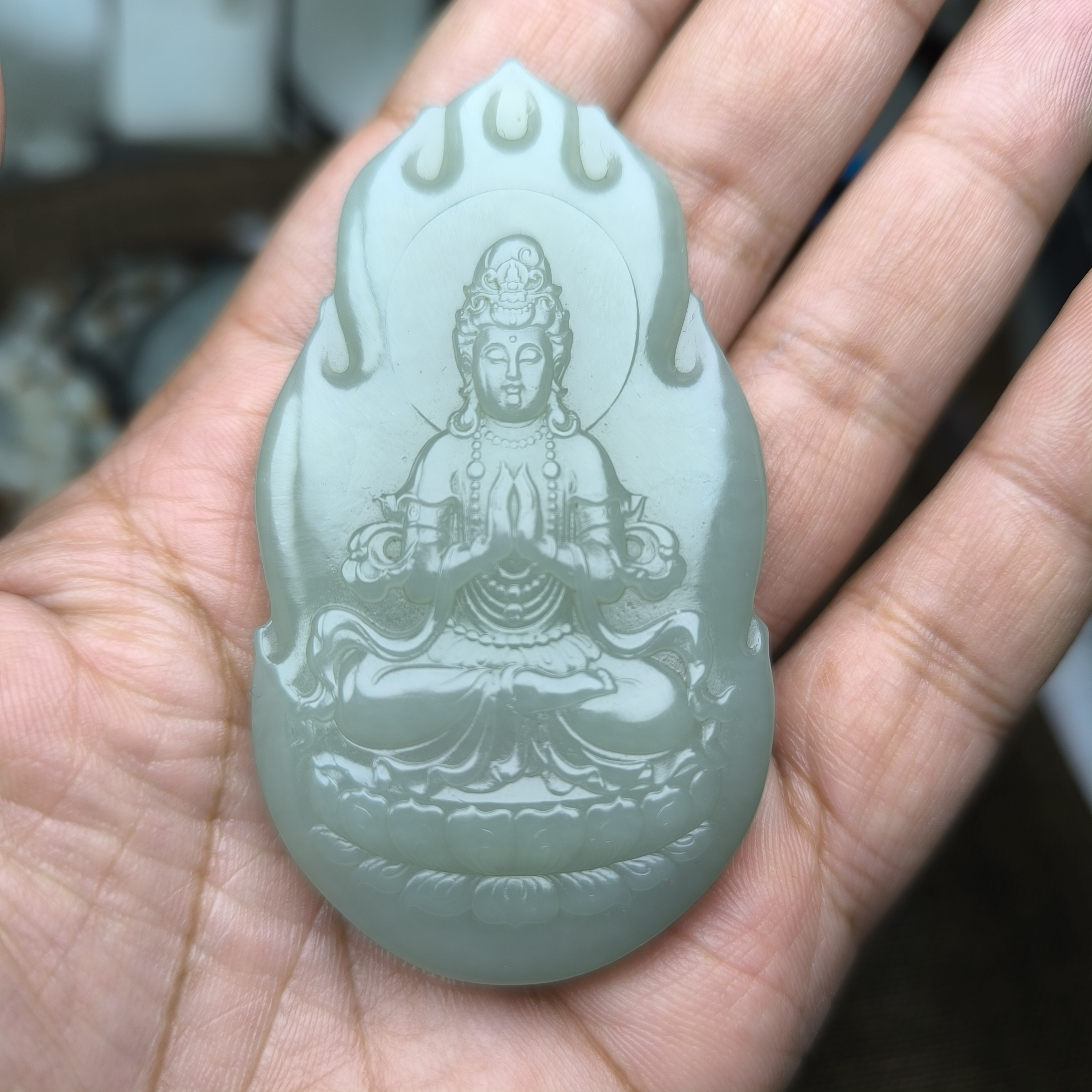 新疆和田玉且末蓝火焰款双手合十坐莲观音菩萨玉雕挂件