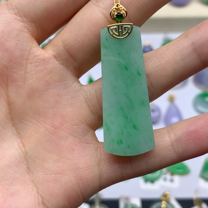 翡翠颈饰18K金镶嵌翡翠吊坠