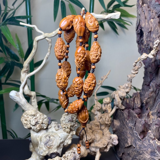 橄榄核脖挂——十八罗汉