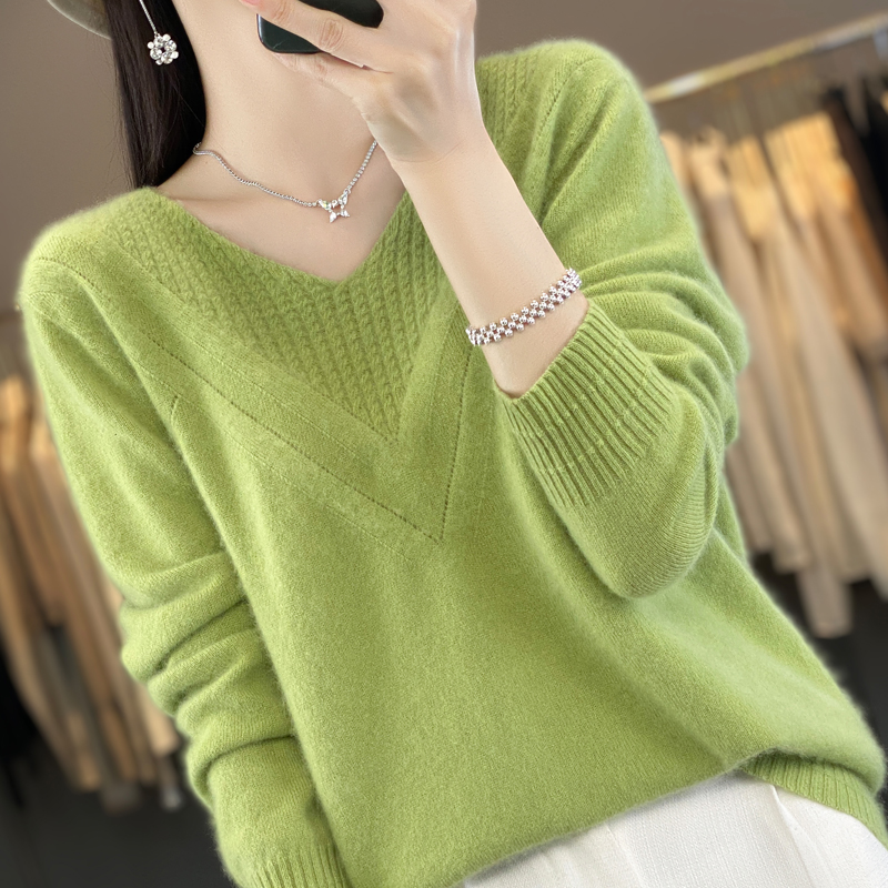 【一线成衣】2023新款山羊绒V领宽松显瘦套头时尚针织打底衫女ZM090