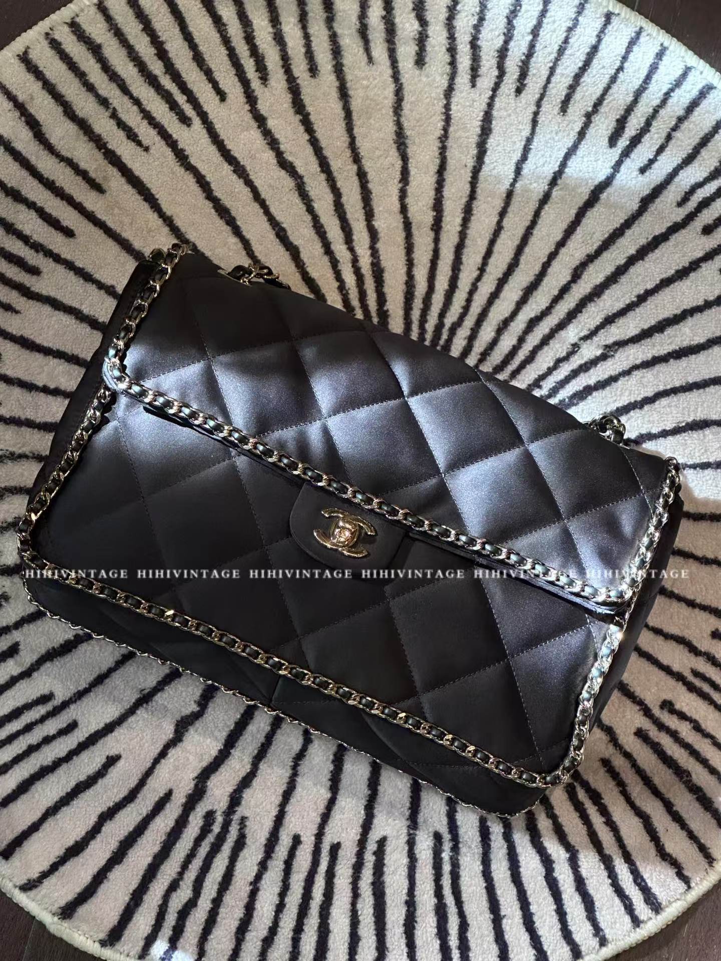 99新 Chanel/香奈儿 HIHI/黑金尼龙滚边机场中号28开5186472
