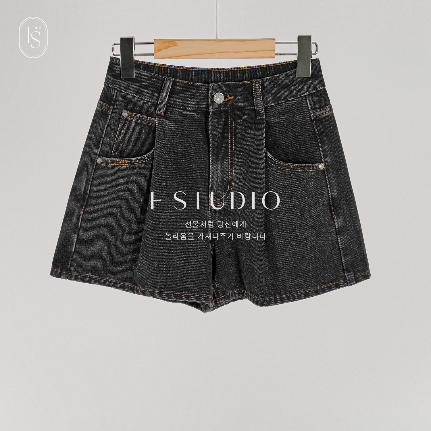 法儿家【黑莓牛仔】打褶牛仔短裤 FS404X037