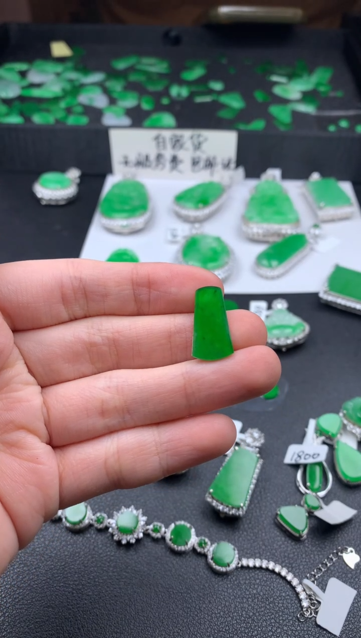 【闪购商品】翡翠裸石未镶嵌牌