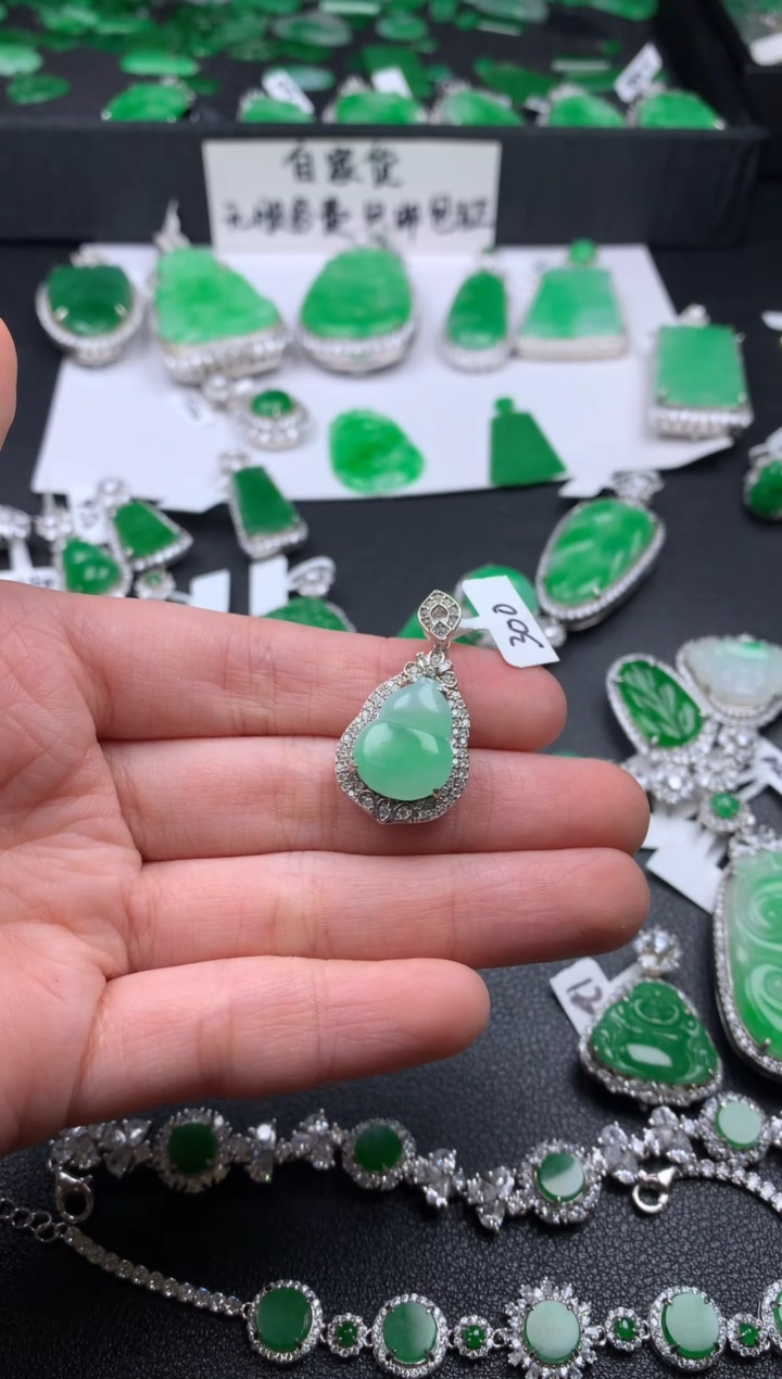 【闪购商品】翡翠颈饰银S925镶嵌葫芦
