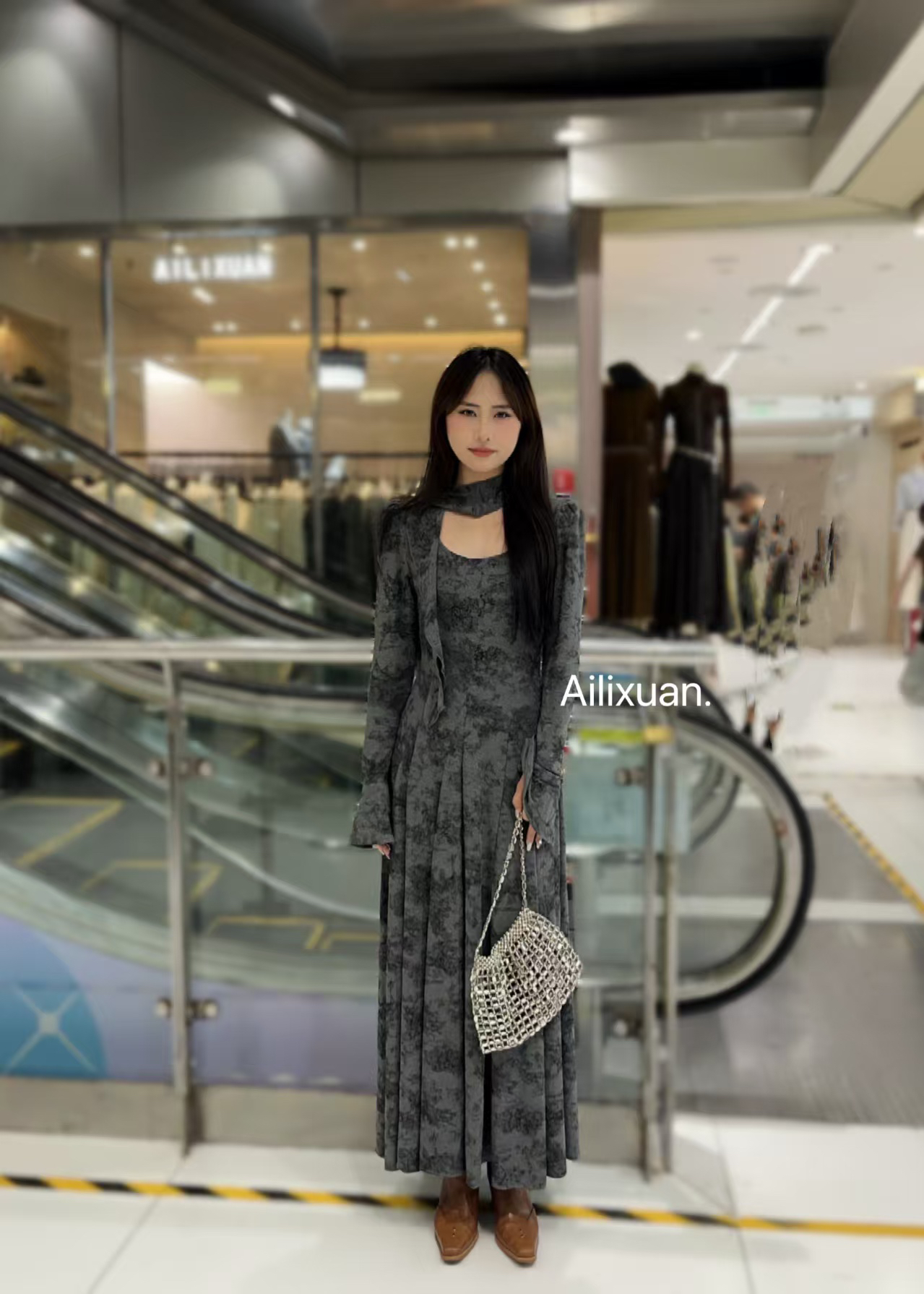 高级感时尚连衣裙2023大码百搭冬季女装女神范气质洋气宽松显瘦