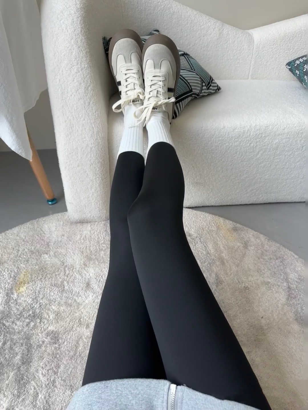 黑色连脚显瘦打底裤