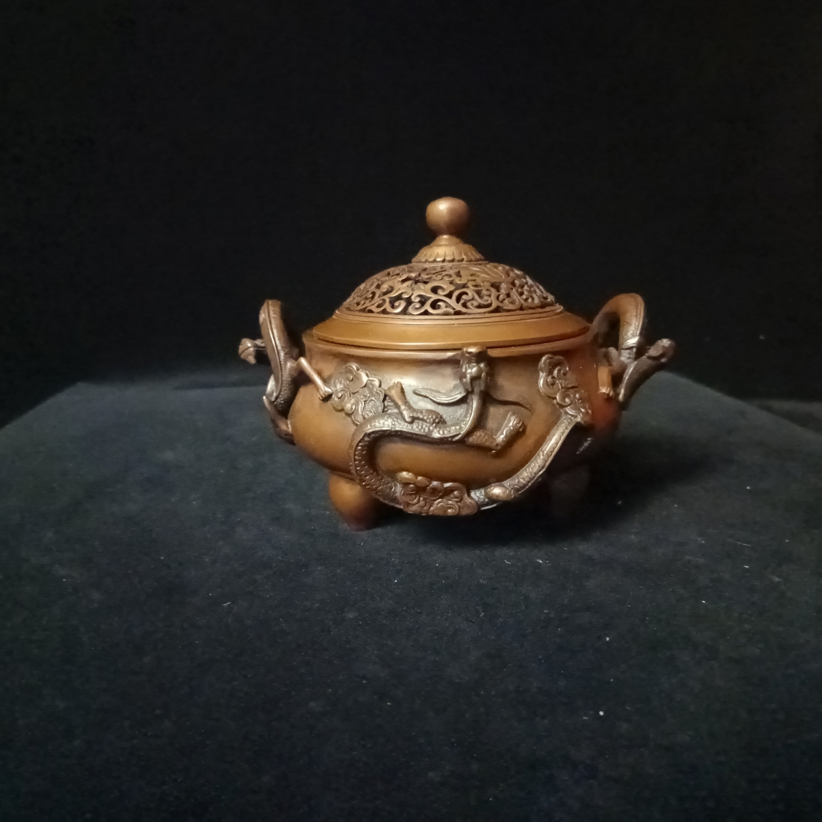 紫铜手工摆件螭龙耳浮雕熏香炉