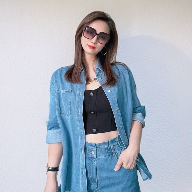 【商场同款】翻领牛仔衬衫百搭时尚宽松显瘦口袋长袖外套女1300939