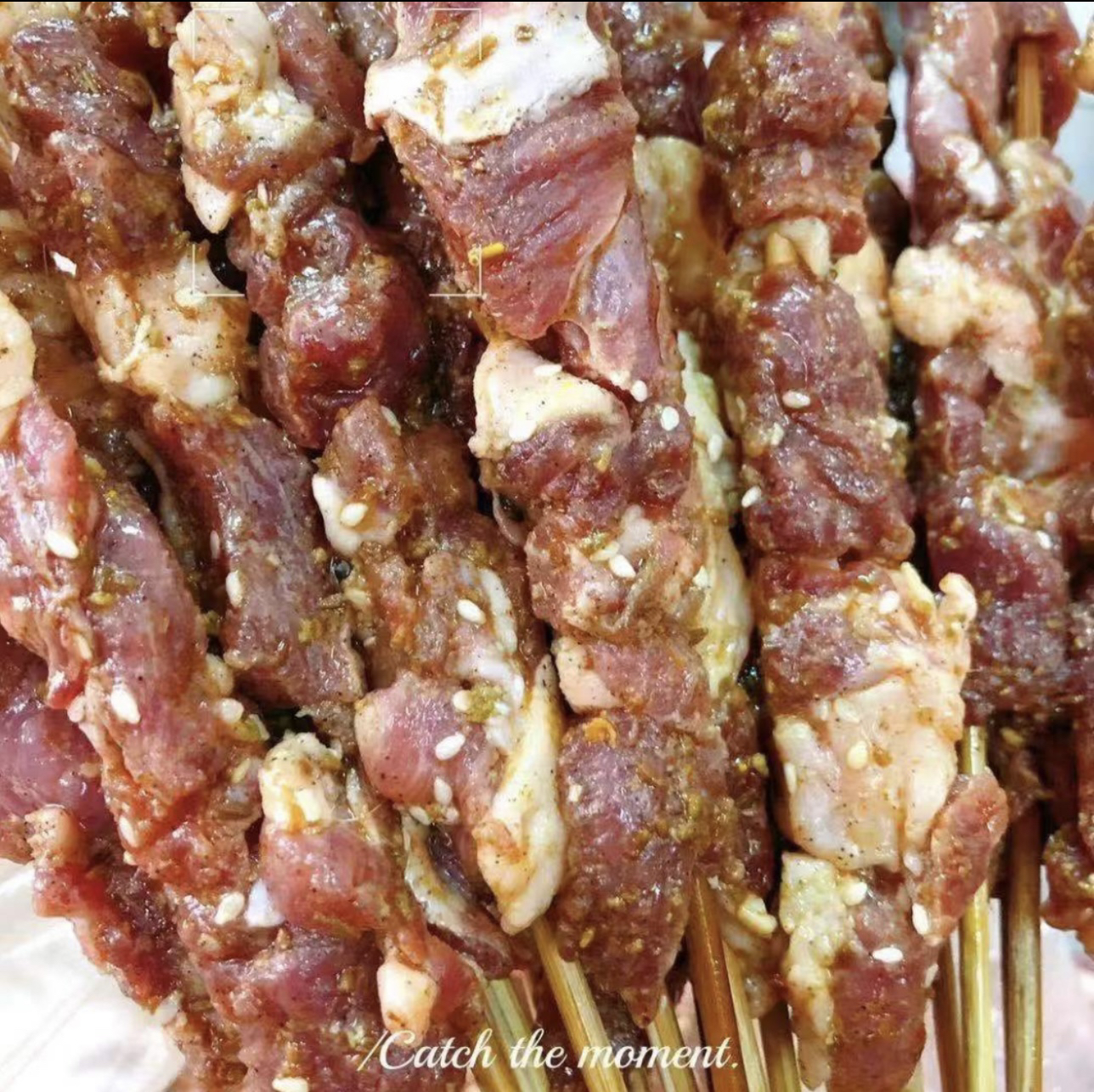 上鲜现穿羊肉串 