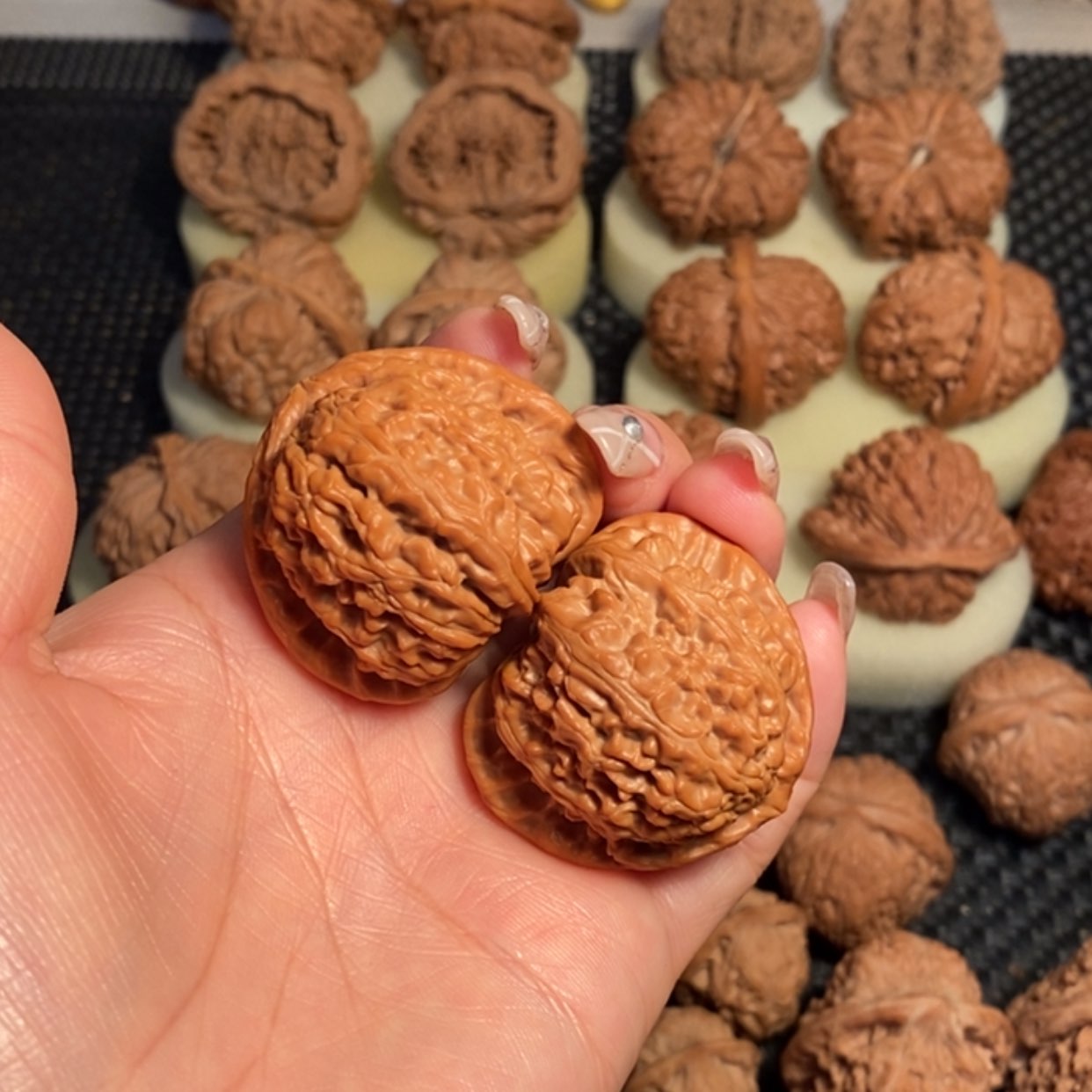 【闪购商品】文玩核桃把件哥****鳅40三角白