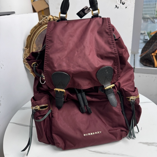 95新 BURBERRY/博柏利 博柏利双肩包3527