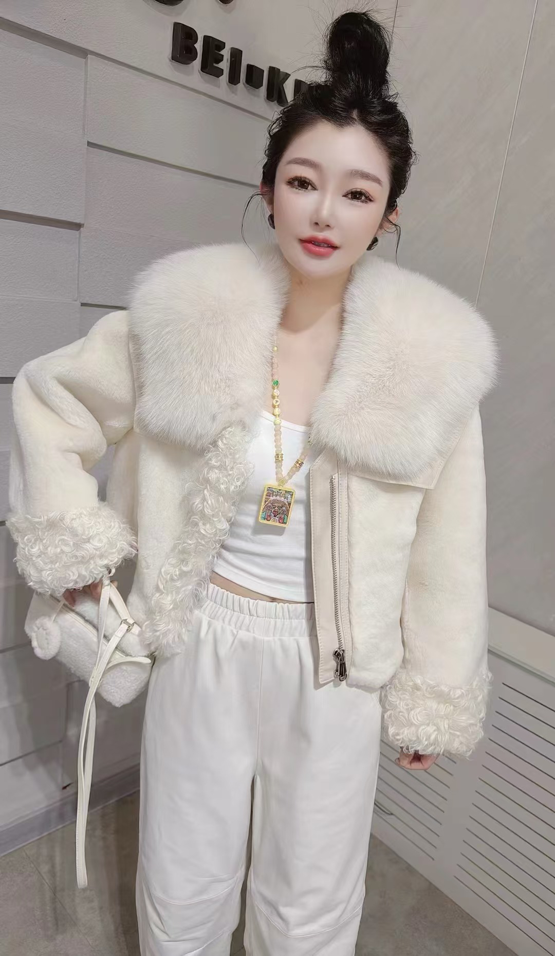 2025女款爆款托斯卡纳皮毛一体外套9924