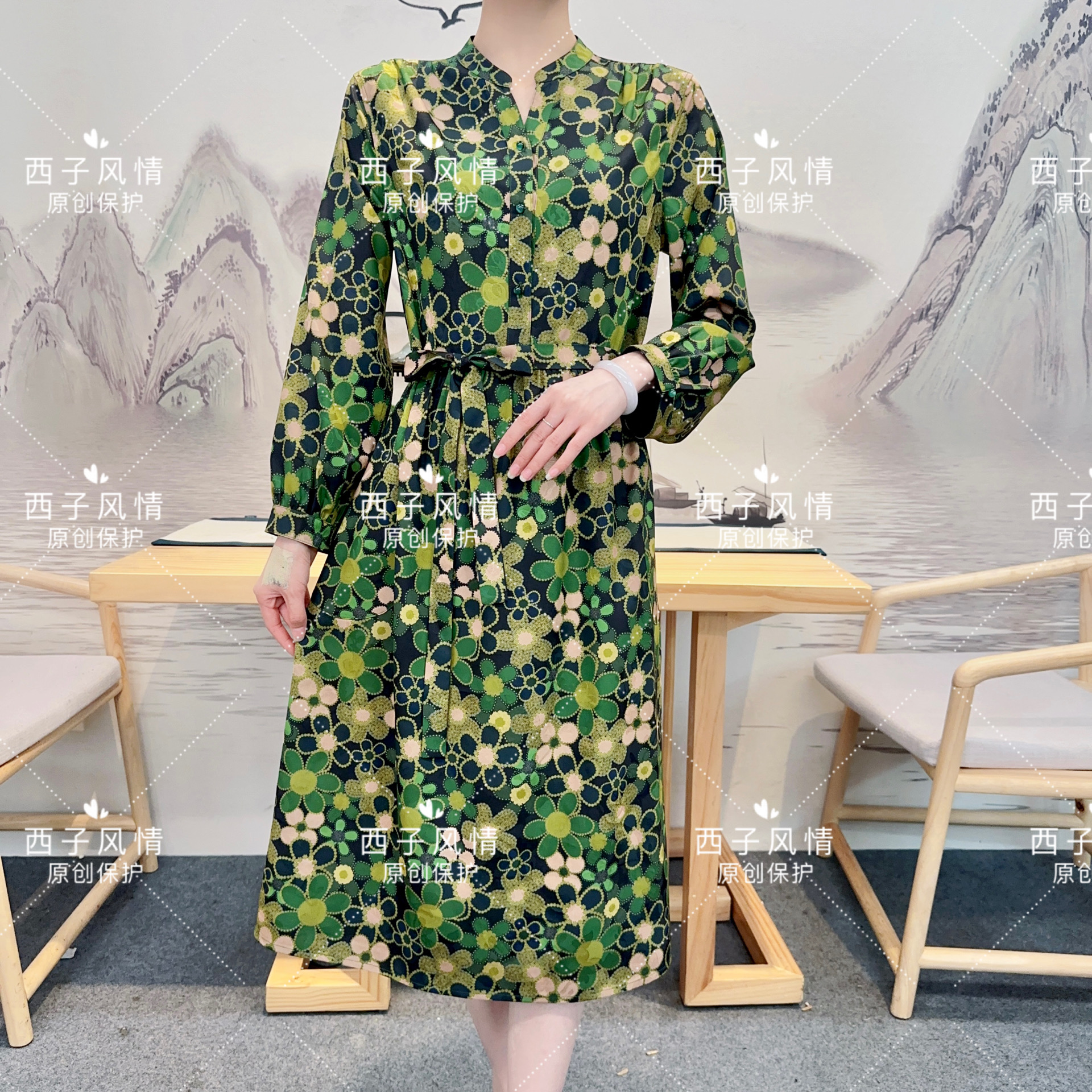 西子风情 绿色太阳花黑底小燕子单层双面双穿长袖连衣裙