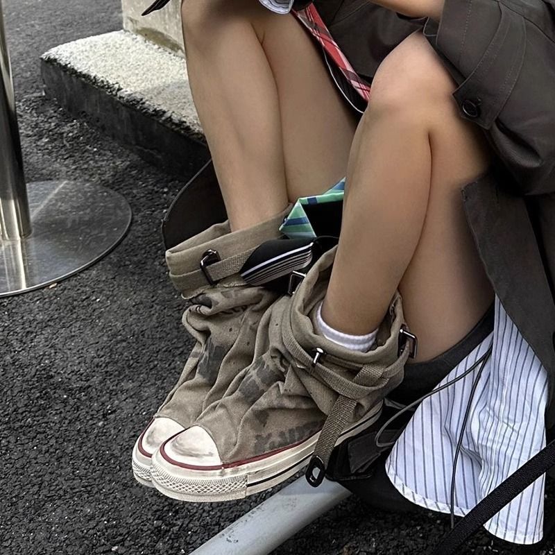 帆布鞋小众设计涂鸦皮带扣高帮板鞋女2023秋新款百搭运动鞋短靴