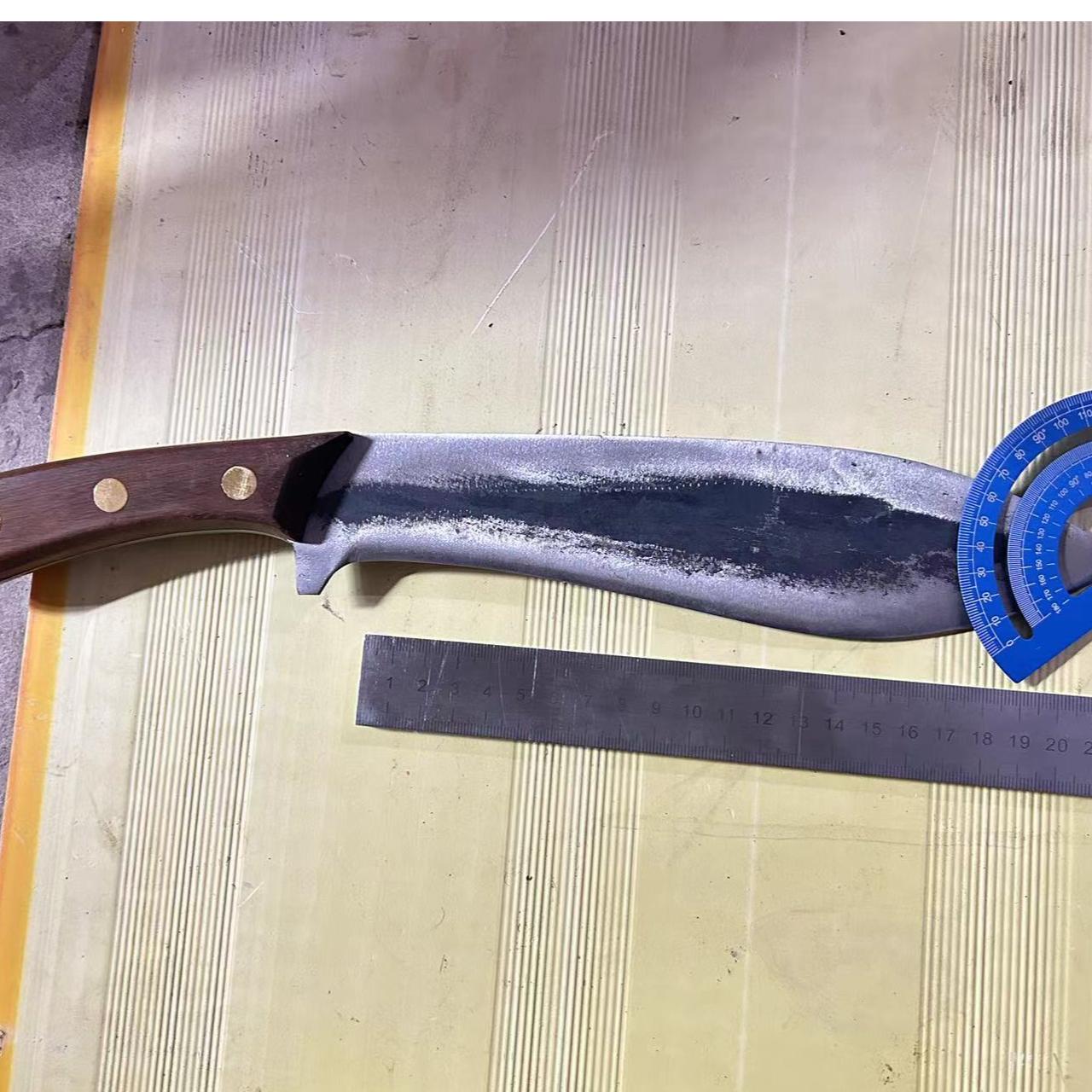 秋田利户外柳叶狗腿