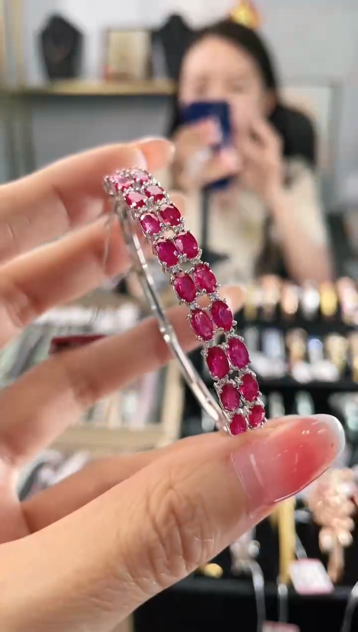 18K金镶嵌天然红宝石手镯