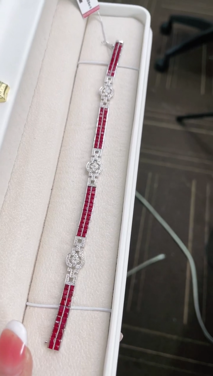 18K金镶嵌天然红宝石手链