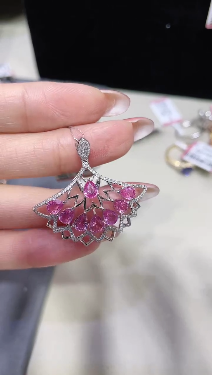 18K金镶嵌彩色蓝宝石吊坠