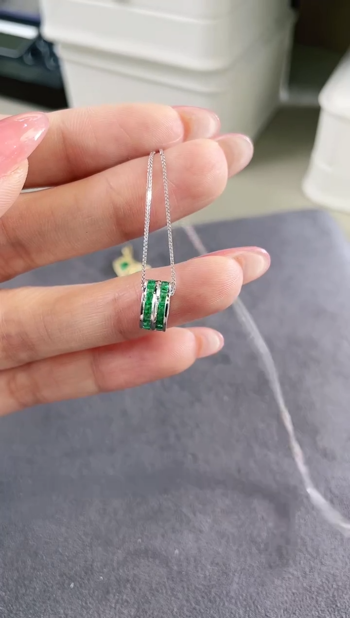 18K金镶嵌天然祖母绿项链