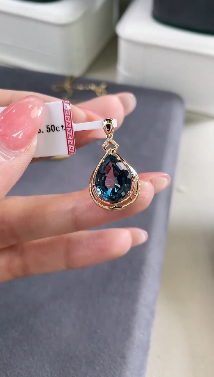 18K金镶嵌托帕石吊坠