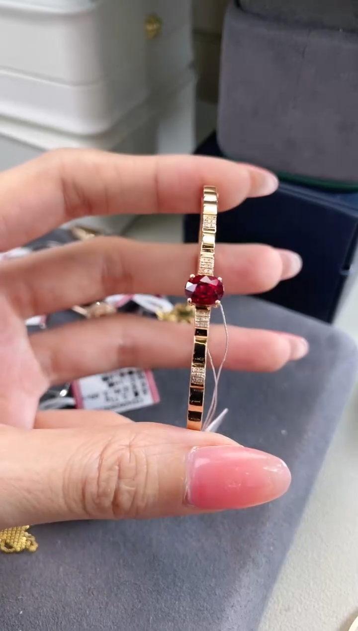 18K金镶嵌天然碧玺手镯