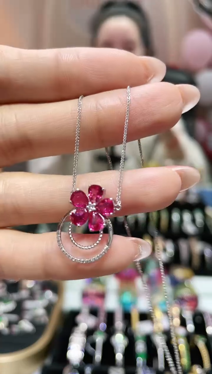 18K金镶嵌天然红宝石项链