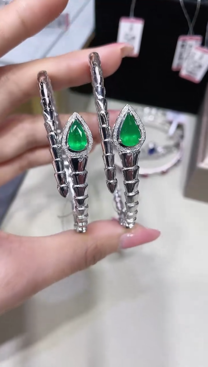 18K金镶嵌天然祖母绿手镯蛇镯（ 多样性发其1）