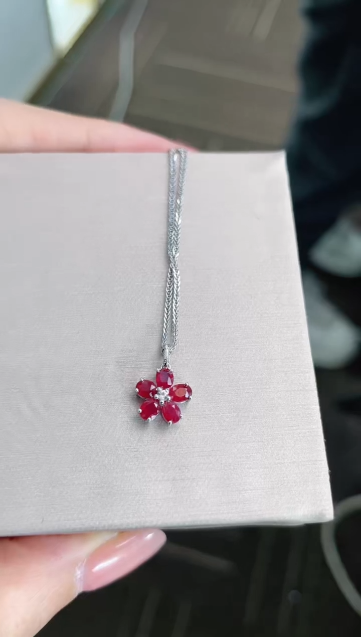 18K金镶嵌天然红宝石吊坠（不含链）