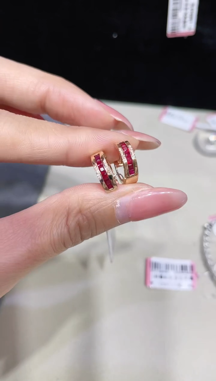 18K金镶嵌天然红宝石耳饰 K玫