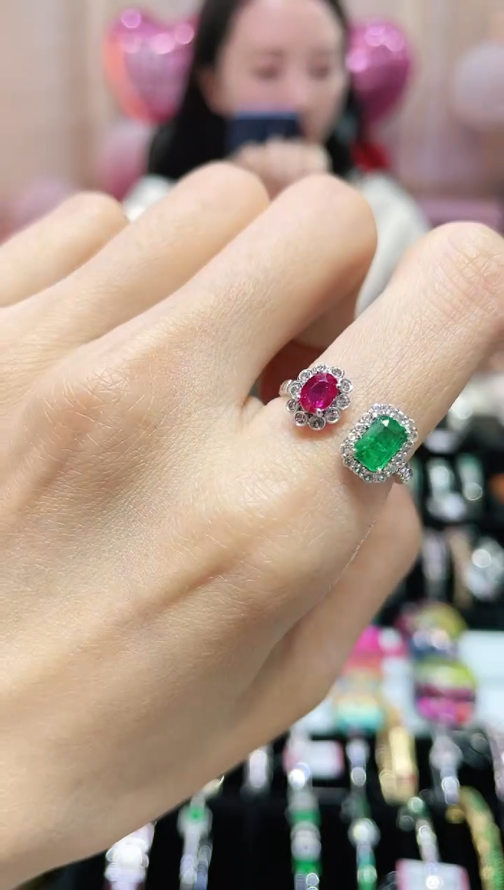 18K金镶嵌天然祖母绿戒指（双宝石款）