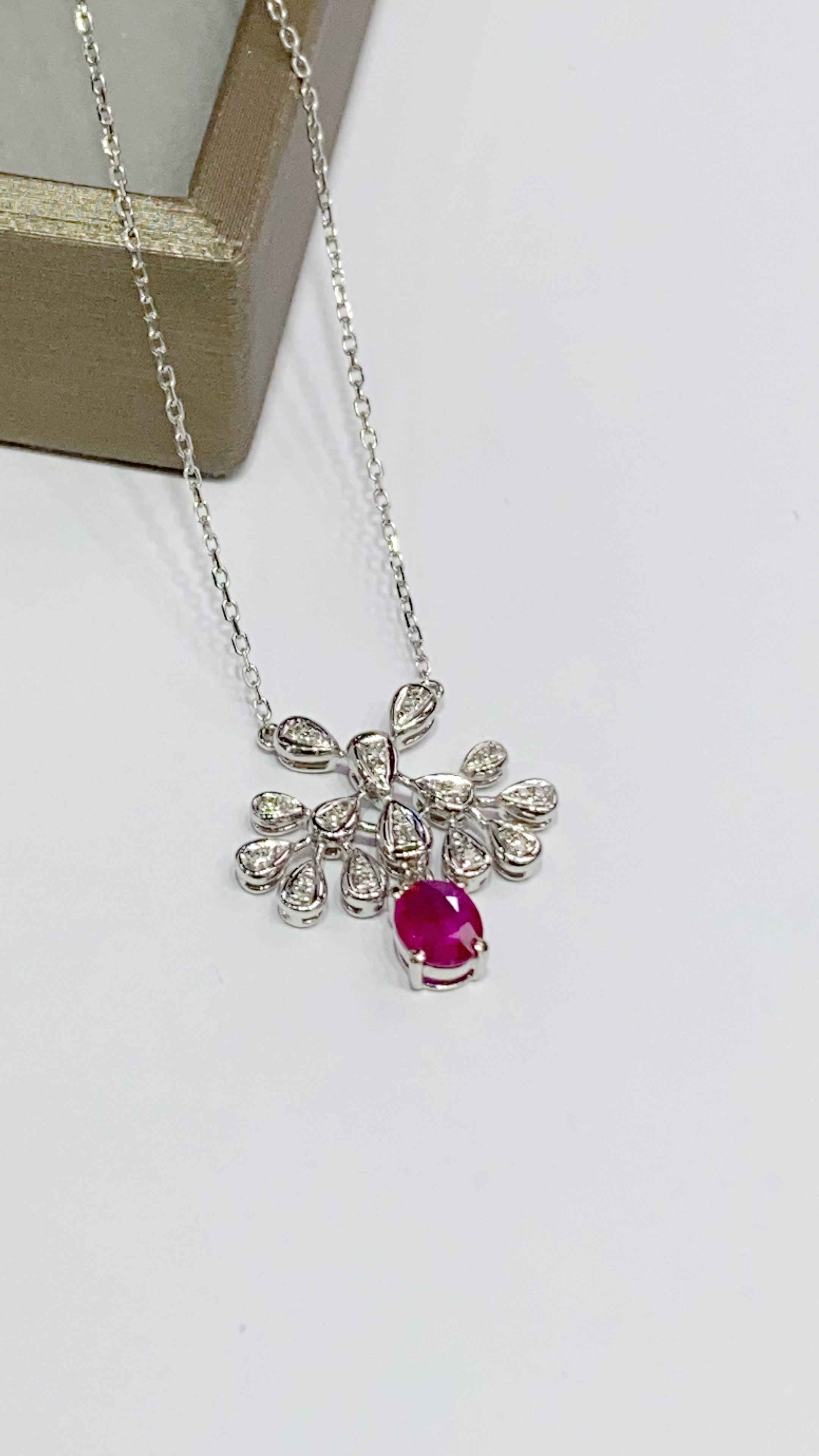 【雅嘉甄选】18K金镶嵌红宝石项链